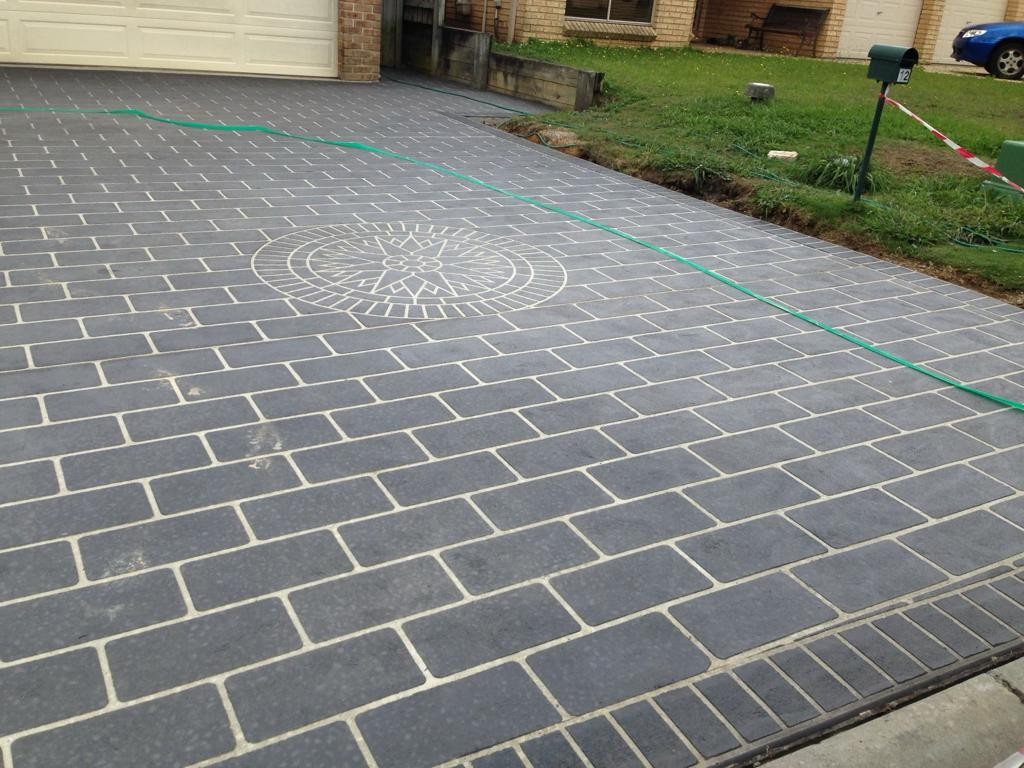 Stencilled driveway with decorative medallion